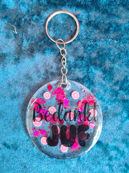 Bedankjes voor juf & meester – handgemaakte epoxy sleutelhangers met een glimlach 🍎✏️