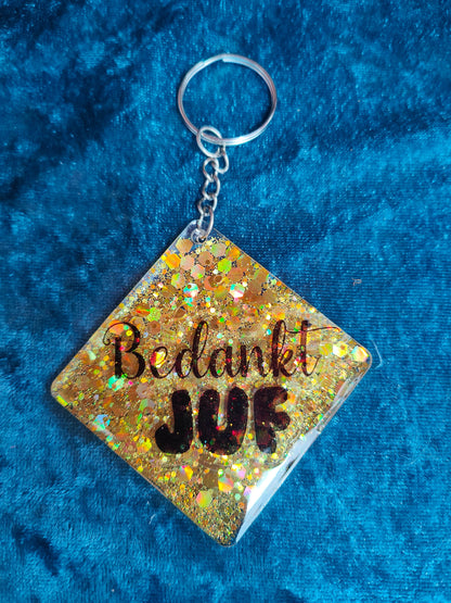 Bedankjes voor juf & meester – handgemaakte epoxy sleutelhangers met een glimlach 🍎✏️